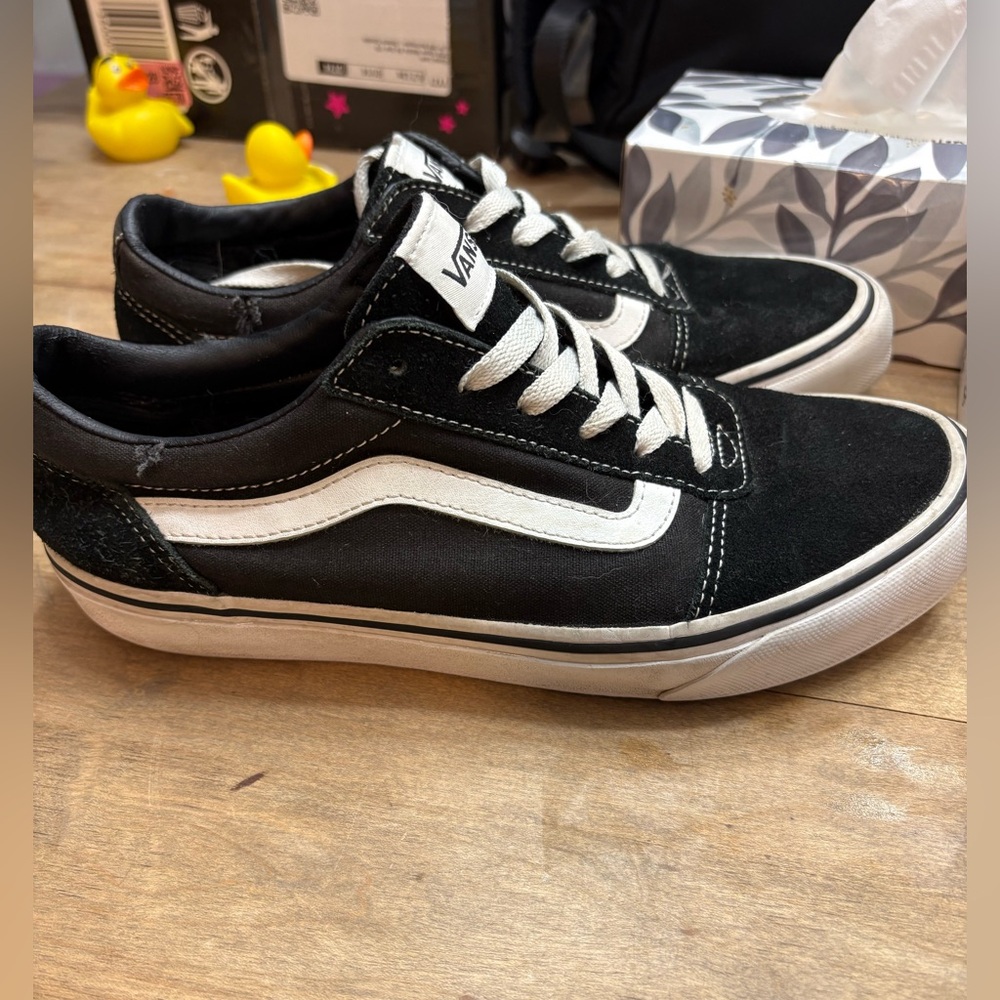 Vans Men's Black and White Sneakers